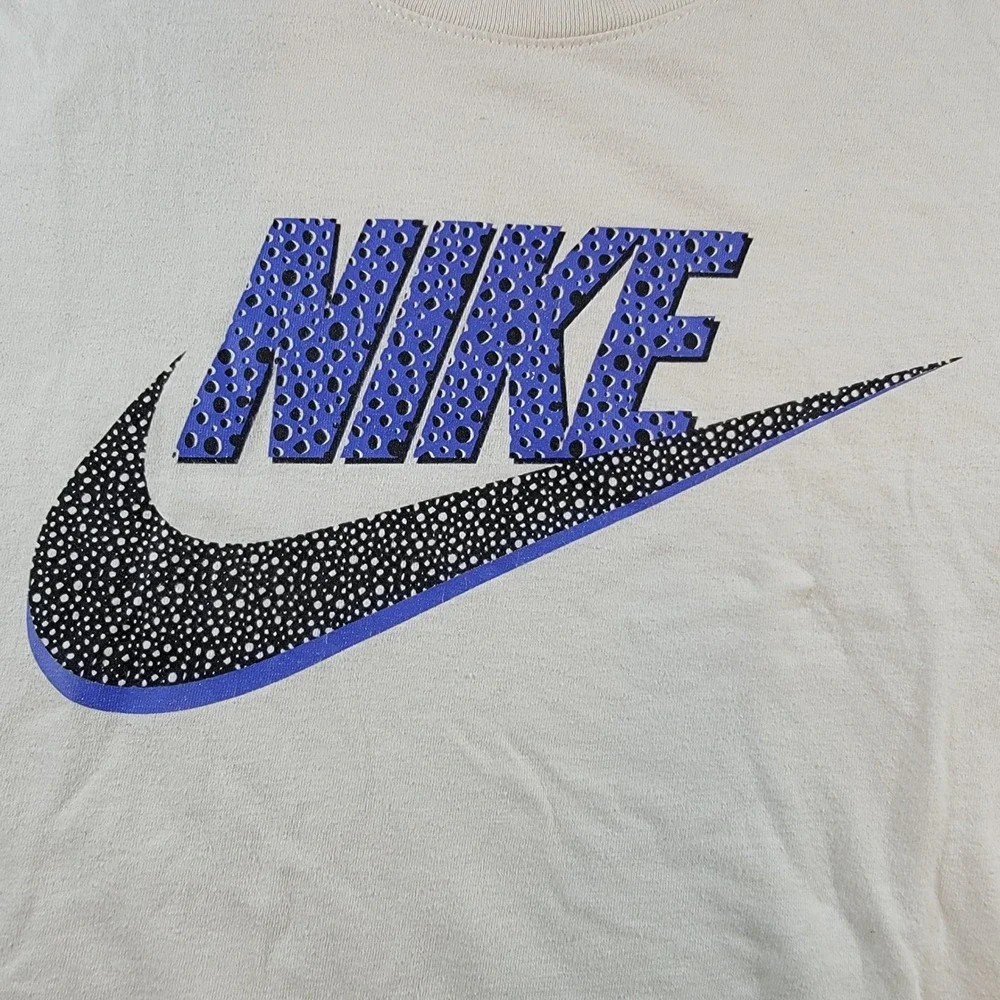 Vintage Nike Graphic T-Shirt Womens M White Short Sleeve Swoosh Logo Sportswear